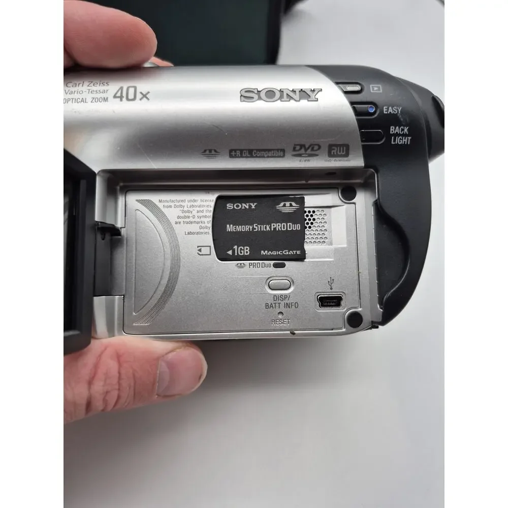 Sony Handycam DCR-DVD108 with Battery/Manual/Bag UNTESTED AS-IS